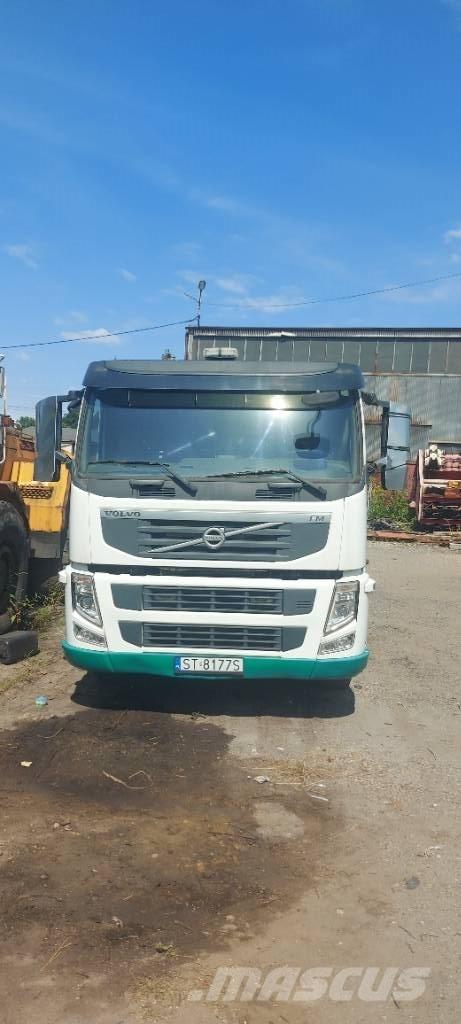 Volvo FM 330 キャブ付きシャーシ