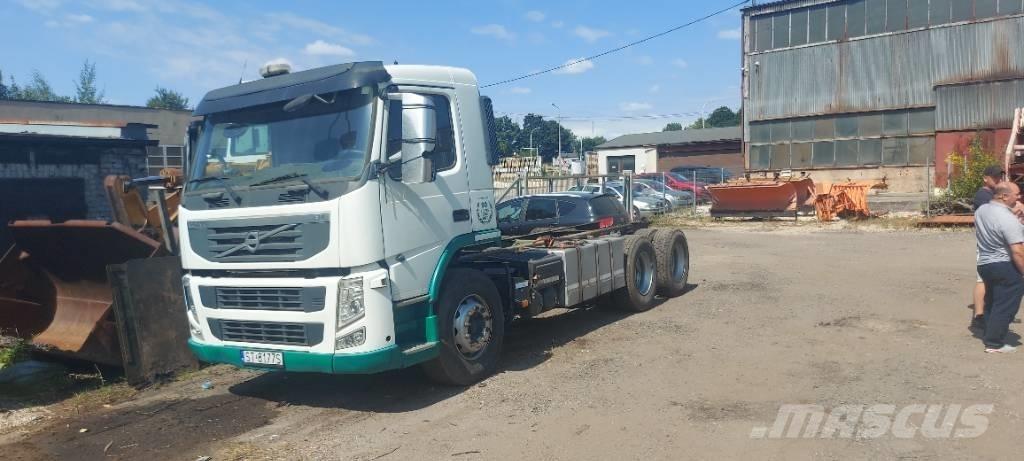 Volvo FM 330 キャブ付きシャーシ
