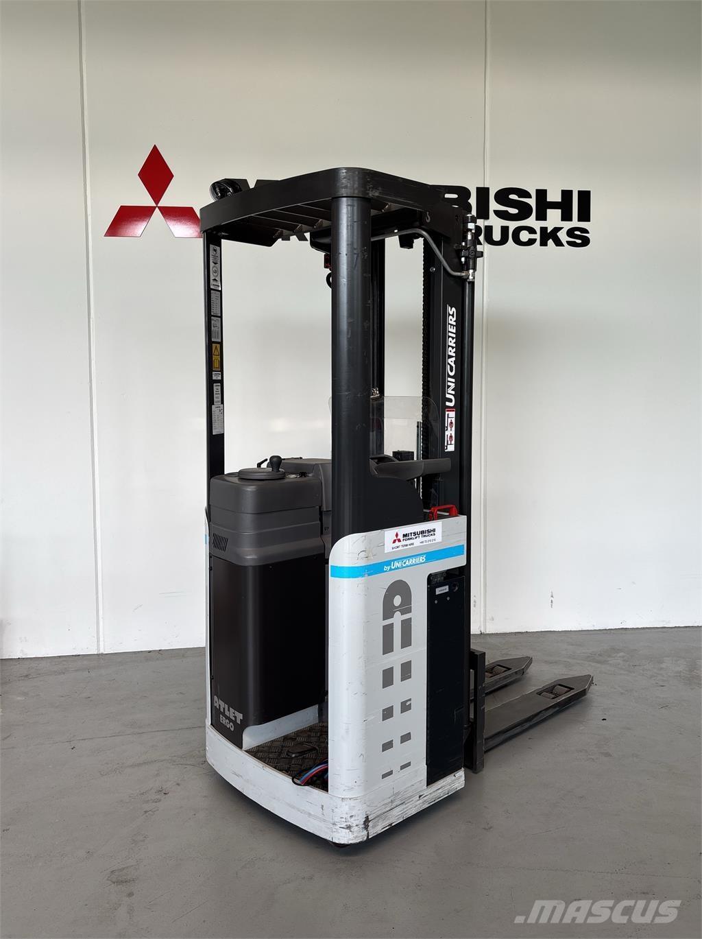 Atlet AJN160 自走式スタッカー