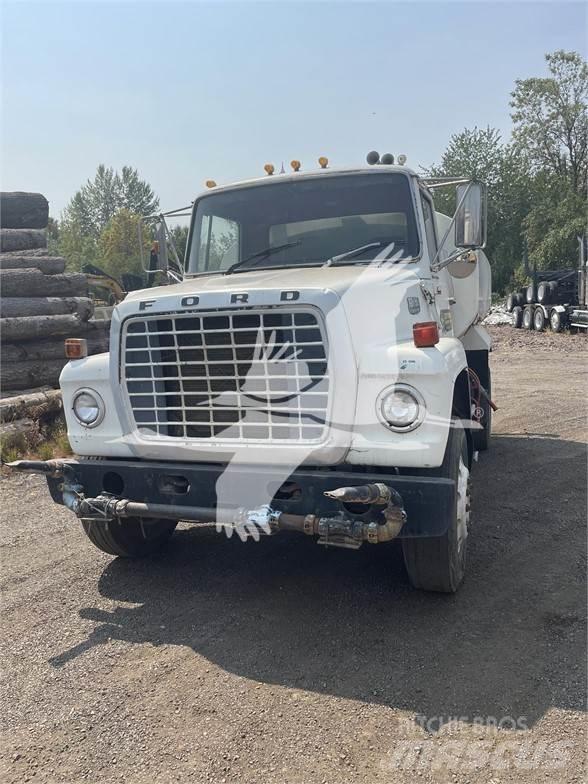 Ford 8000 給水車