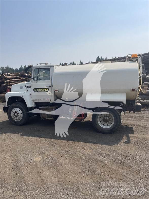 Ford 8000 給水車