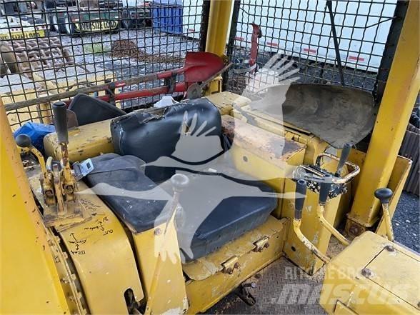 Komatsu D65E-6 ブルドーザー