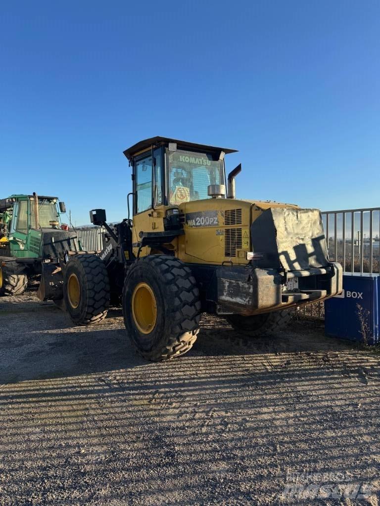 Komatsu WA 200 PZ-6 ホイールローダー・タイヤショベル