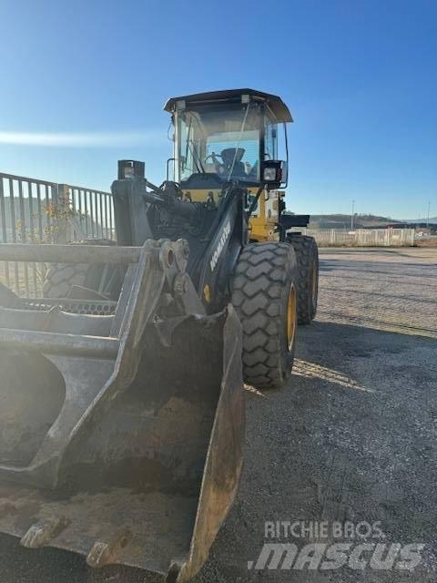 Komatsu WA 200 PZ-6 ホイールローダー・タイヤショベル
