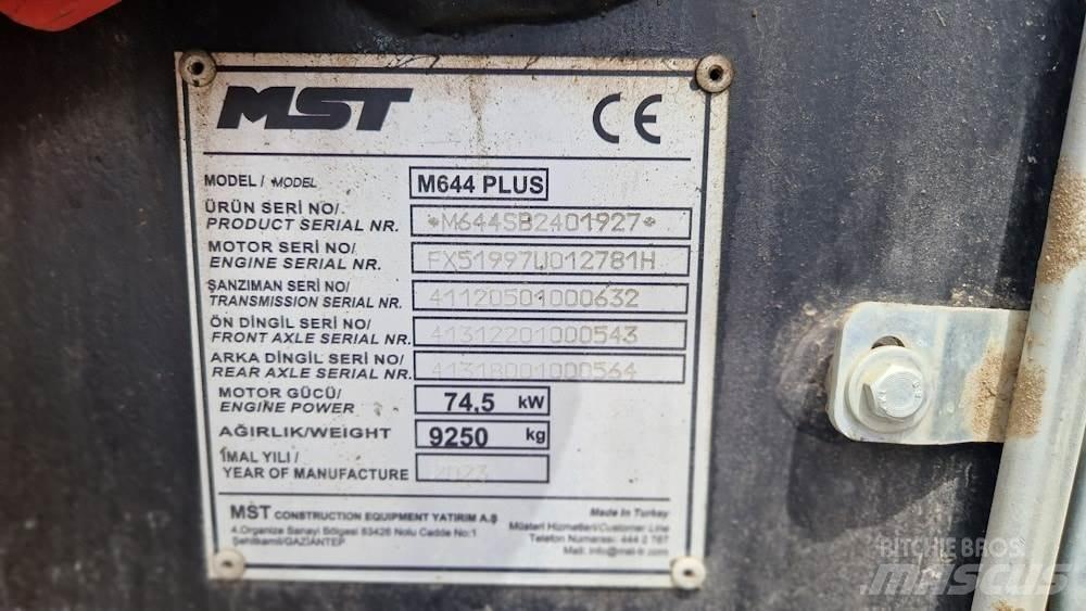 MST M644 PLUS バックホーローダー