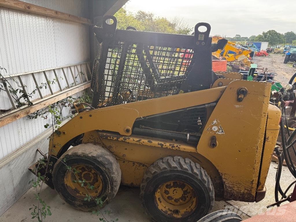 CAT 216 B 3 スキッドステアローダー