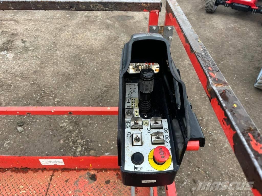 SkyJack SJ 6832 RT シザースリフト