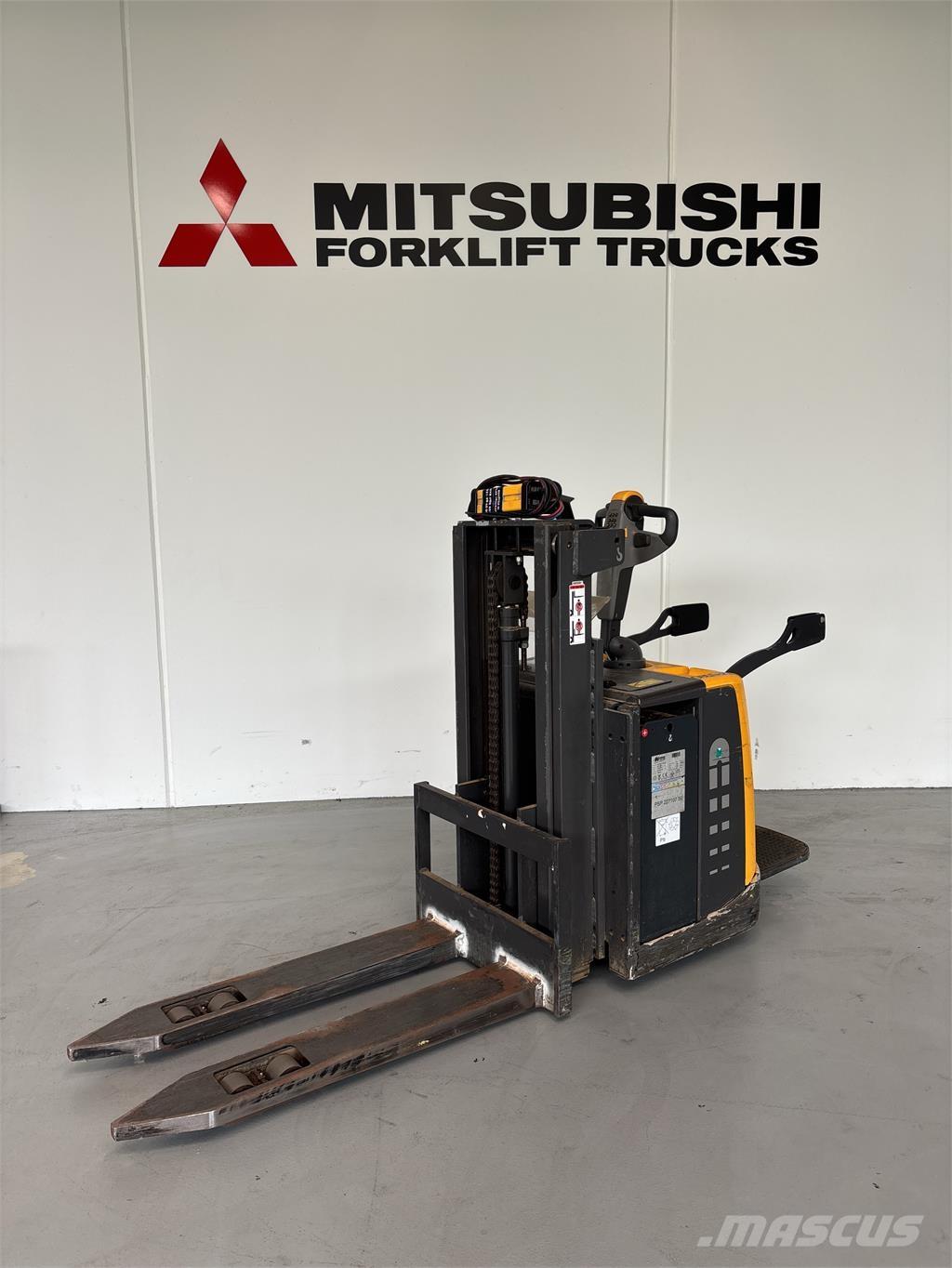 Atlet PSP160 自走式スタッカー