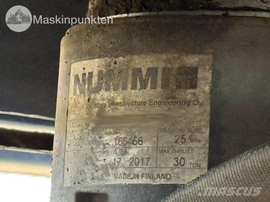 Volvo FM 6*4 ダンプ