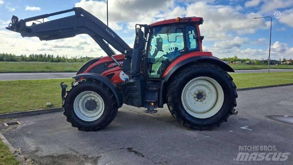 Valtra T 214 トラクター