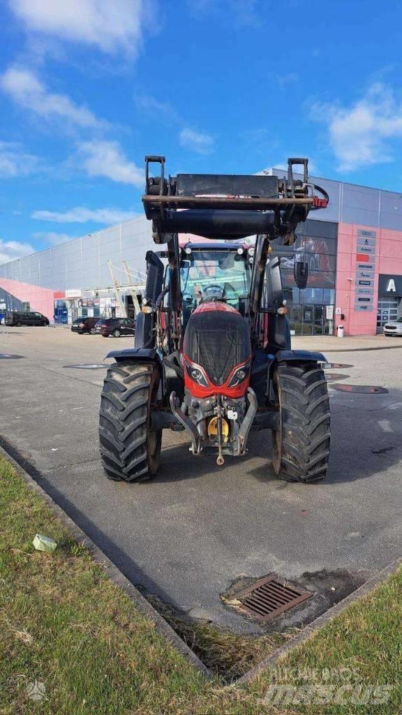 Valtra T 214 トラクター