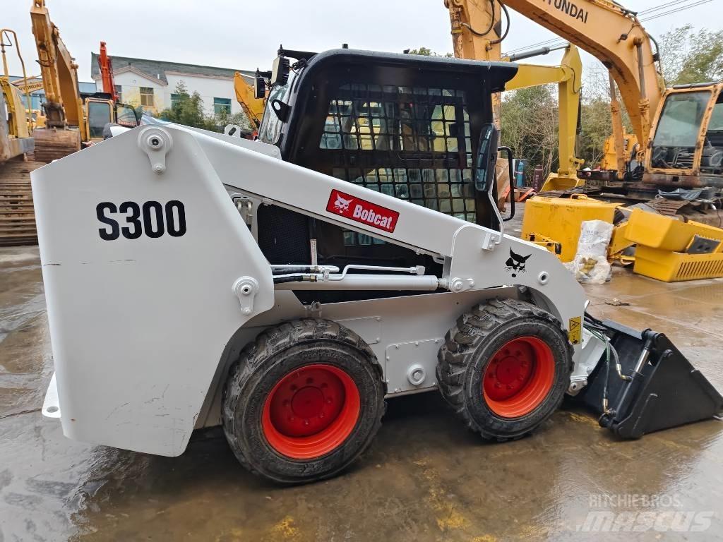 Bobcat S 300 スキッドステアローダー
