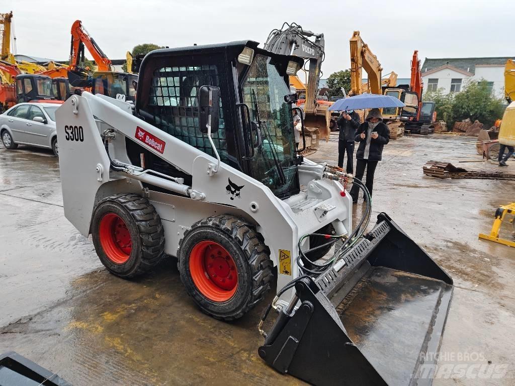 Bobcat S 300 スキッドステアローダー