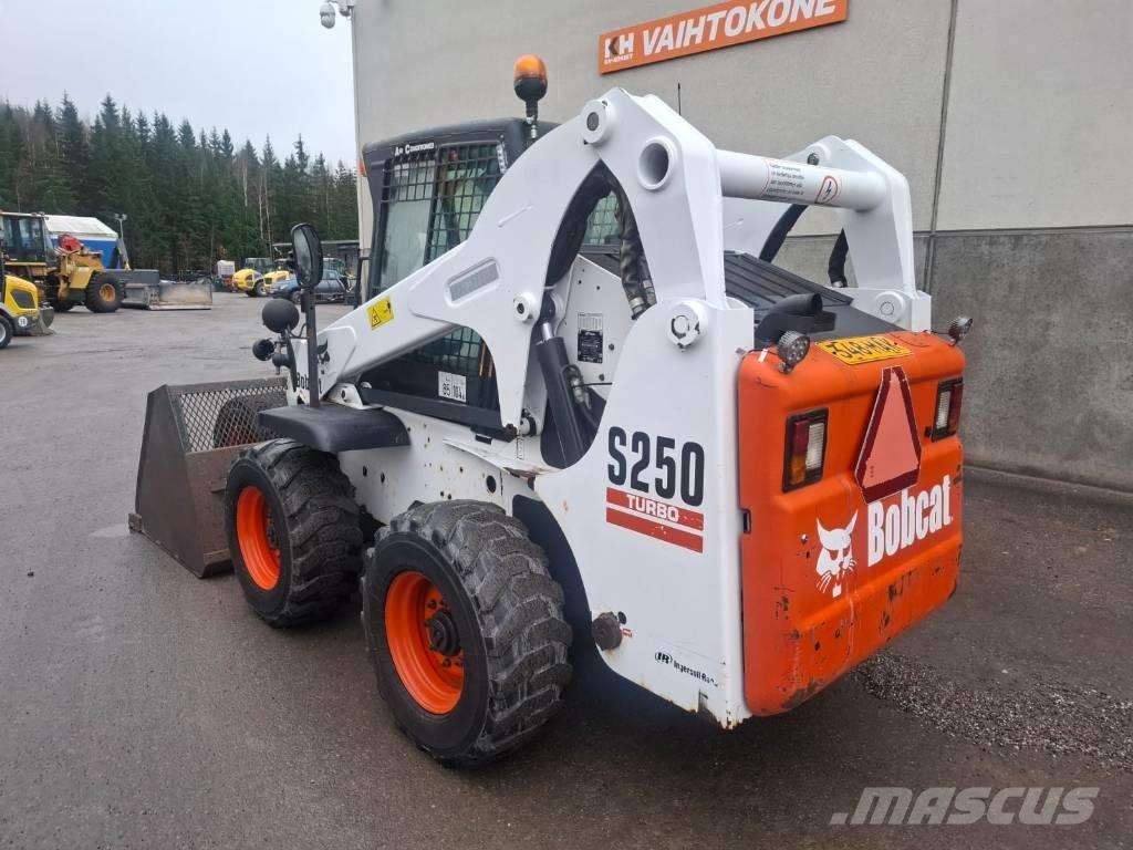 Bobcat S 250 スキッドステアローダー