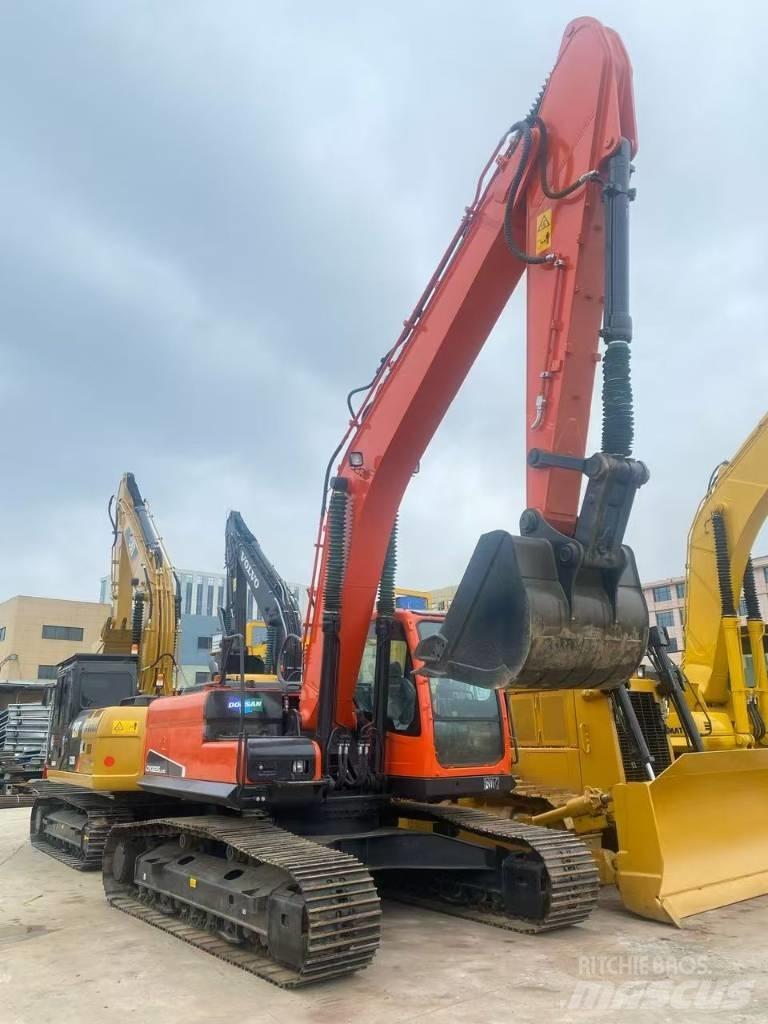 Doosan DX 225 LC 大型油圧ショベル12t以上（パワーショベル・ユンボ）