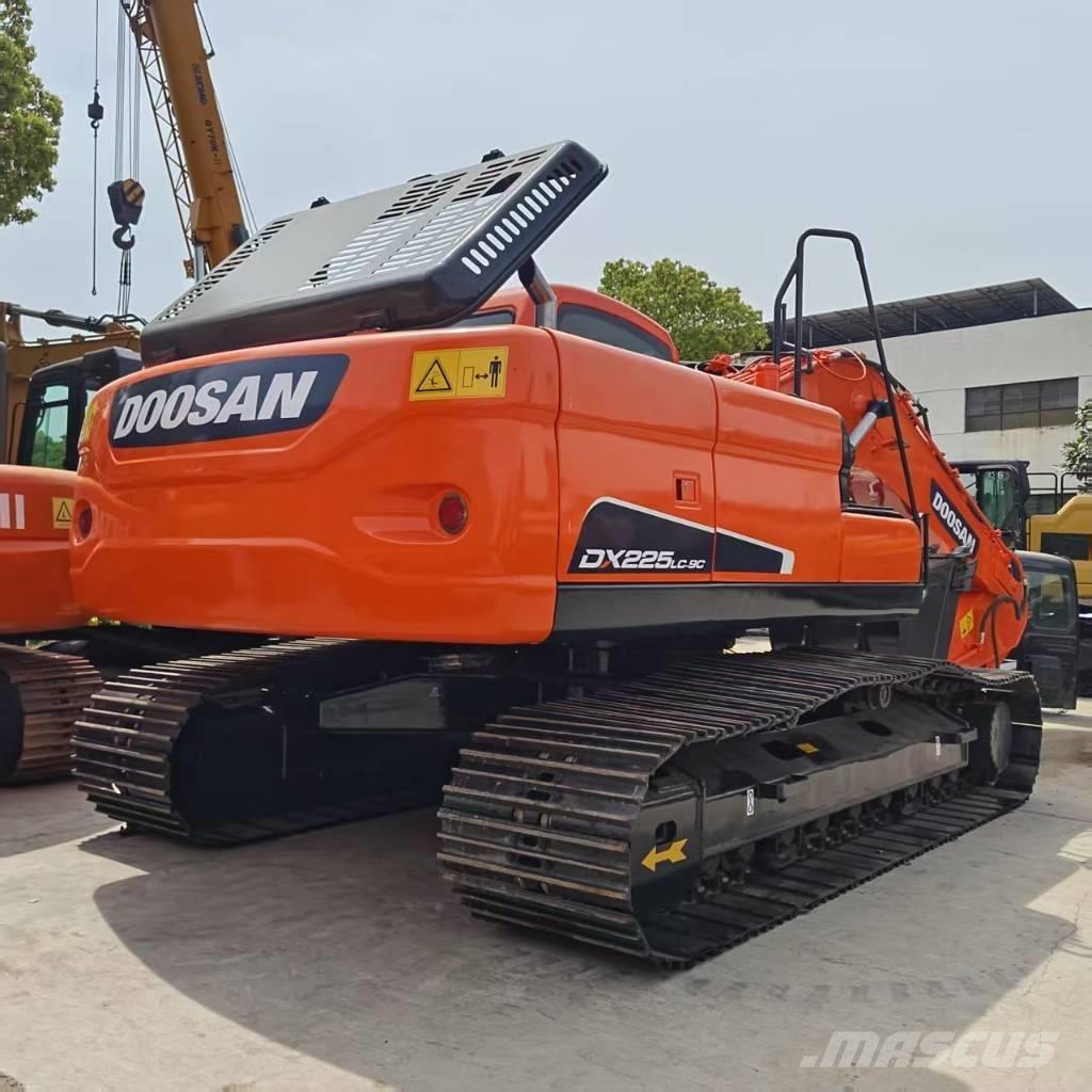 Doosan DX 225 大型油圧ショベル12t以上（パワーショベル・ユンボ）