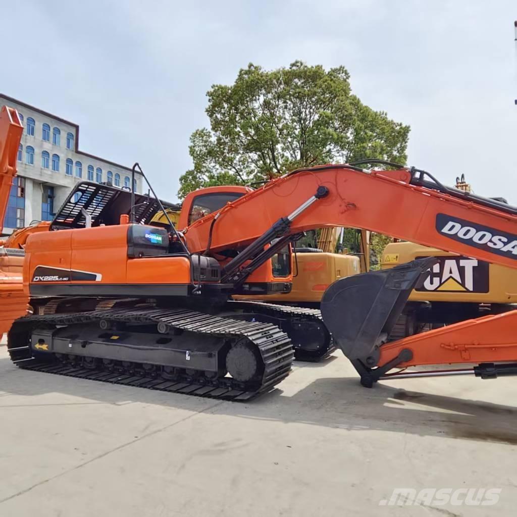 Doosan DX 225 大型油圧ショベル12t以上（パワーショベル・ユンボ）