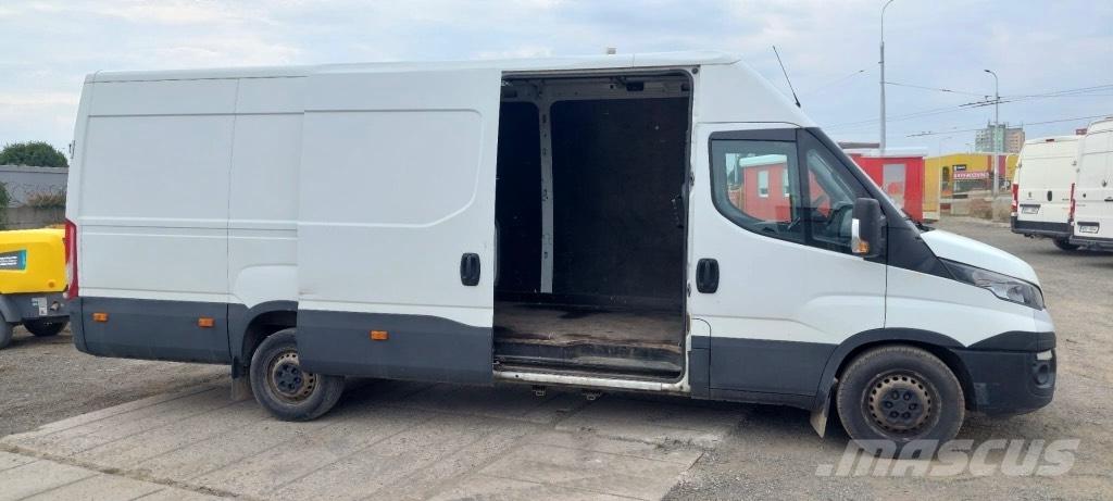 Iveco 35-180 パネルバン