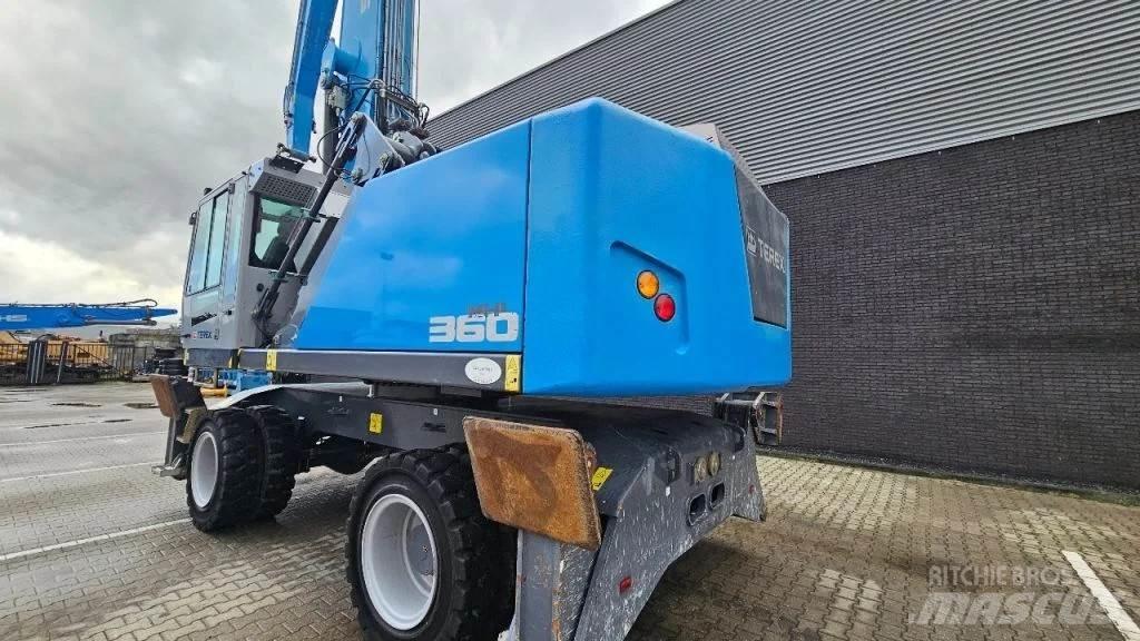 Fuchs MHL360 廃棄物／工業産廃処理機