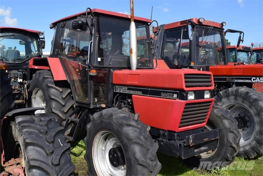 Case IH 844 XLN トラクター