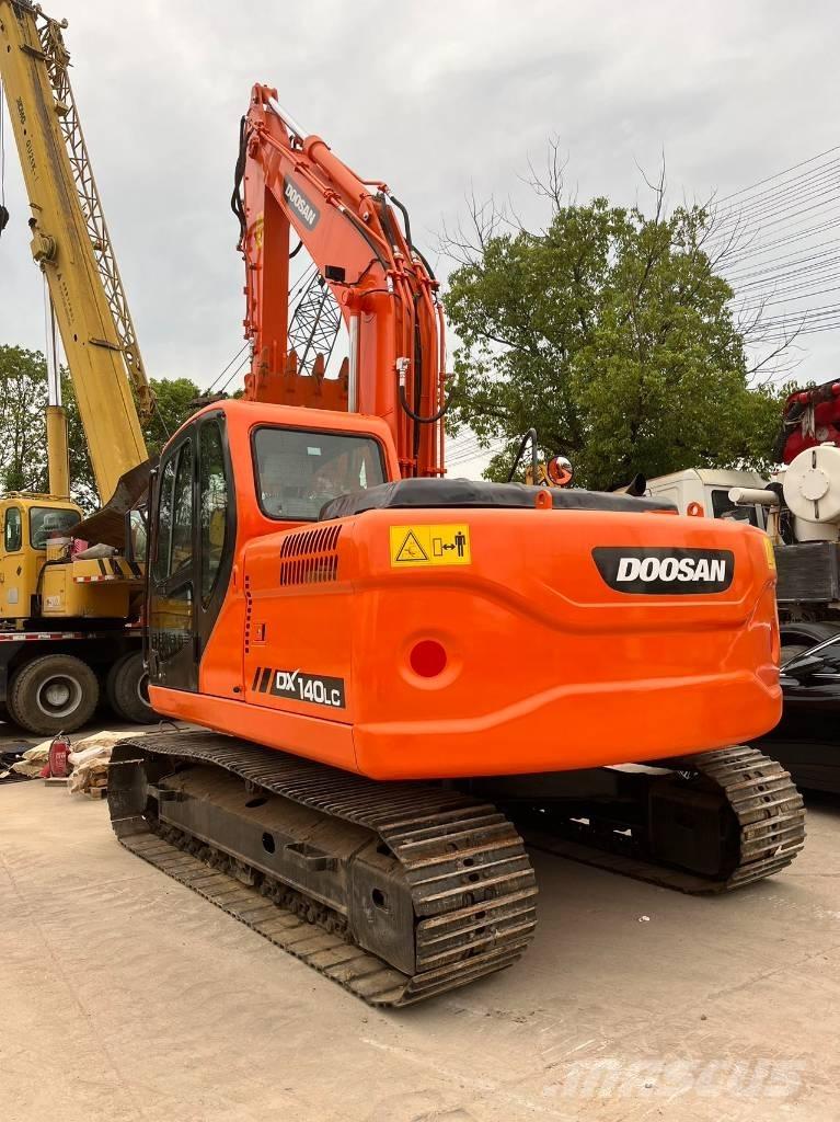 Doosan DX 140 LC 大型油圧ショベル12t以上（パワーショベル・ユンボ）