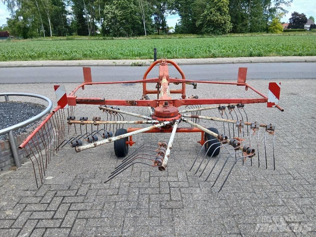 Kuhn GA 301 ウィンドローア/レーキ