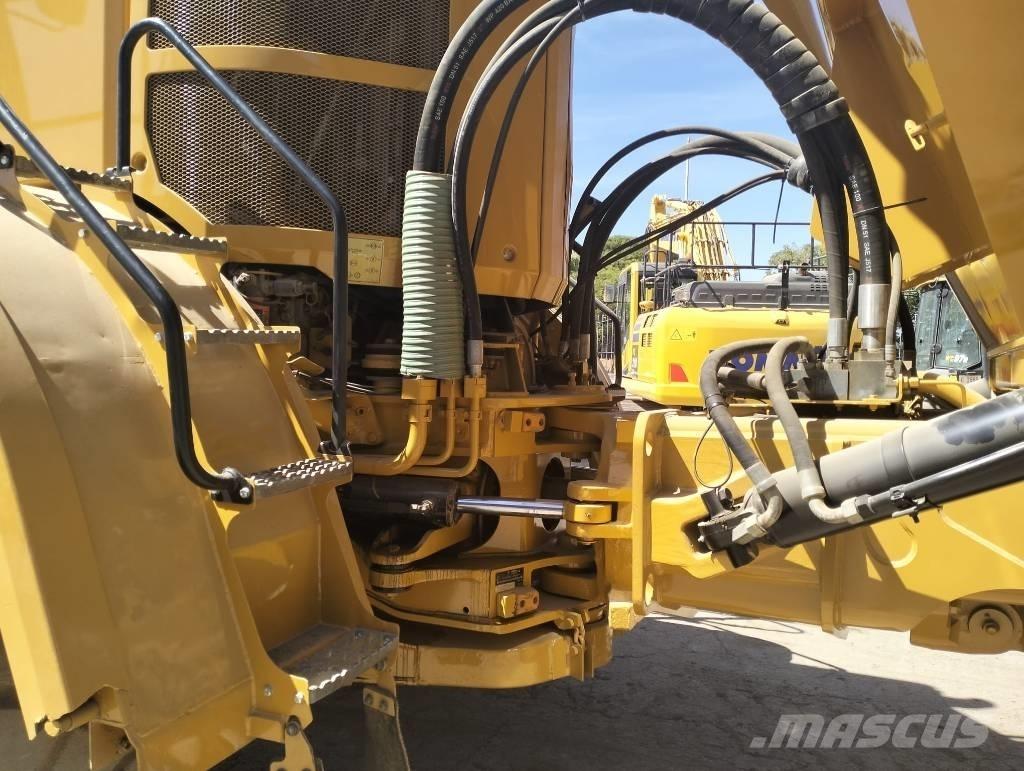CAT 740 B アーティキュレート式ダンプトラック