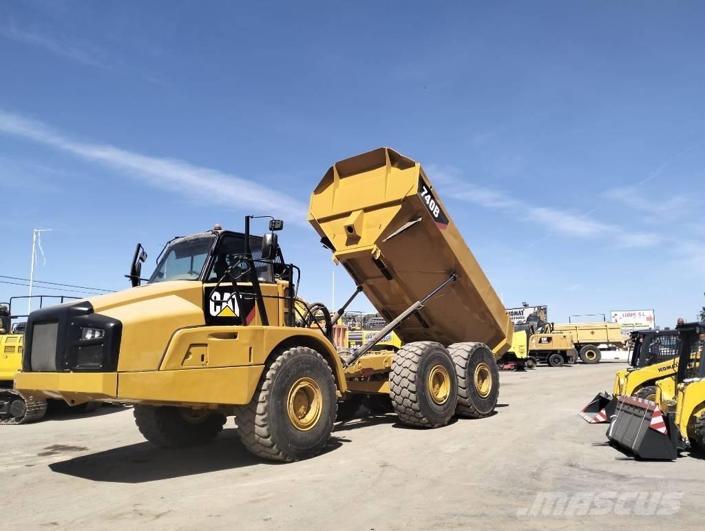 CAT 740 B アーティキュレート式ダンプトラック