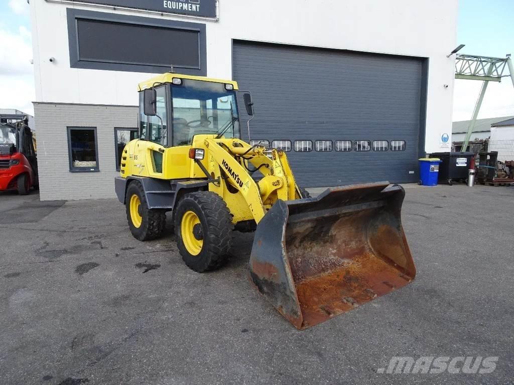 Komatsu WA65-3 ホイールローダー・タイヤショベル