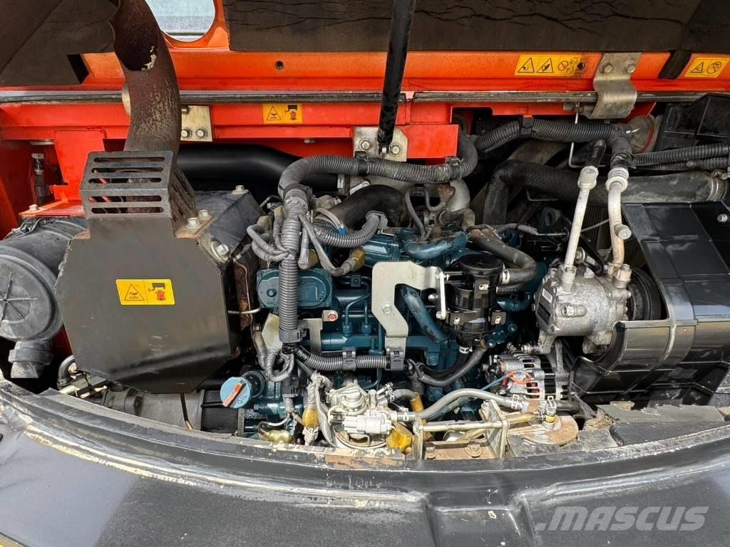 Kubota KX 008-4 ミニ油圧ショベル 7t以下（ミニユンボ・ミニディガー）