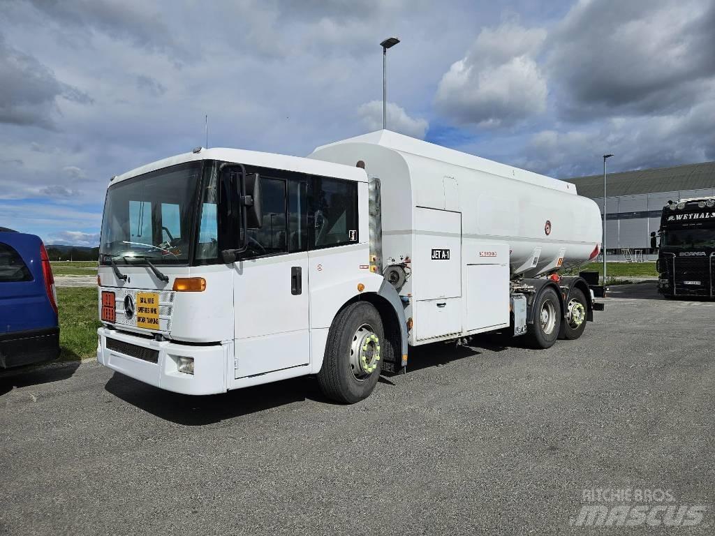 Mercedes-Benz Econic タンカートラック