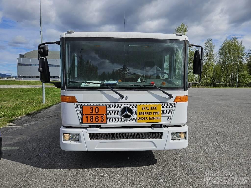 Mercedes-Benz Econic タンカートラック