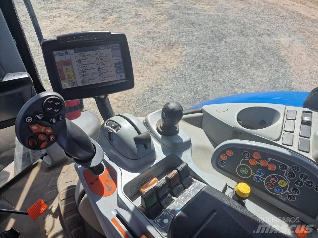 New Holland T7.270 トラクター