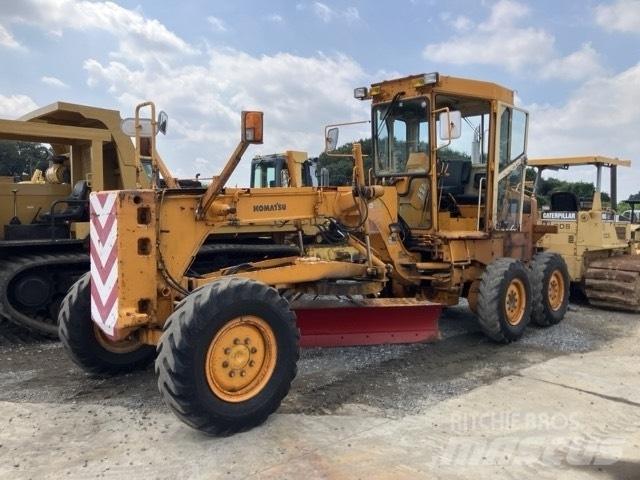 Komatsu GD 405 A-2 モーターグレーダー