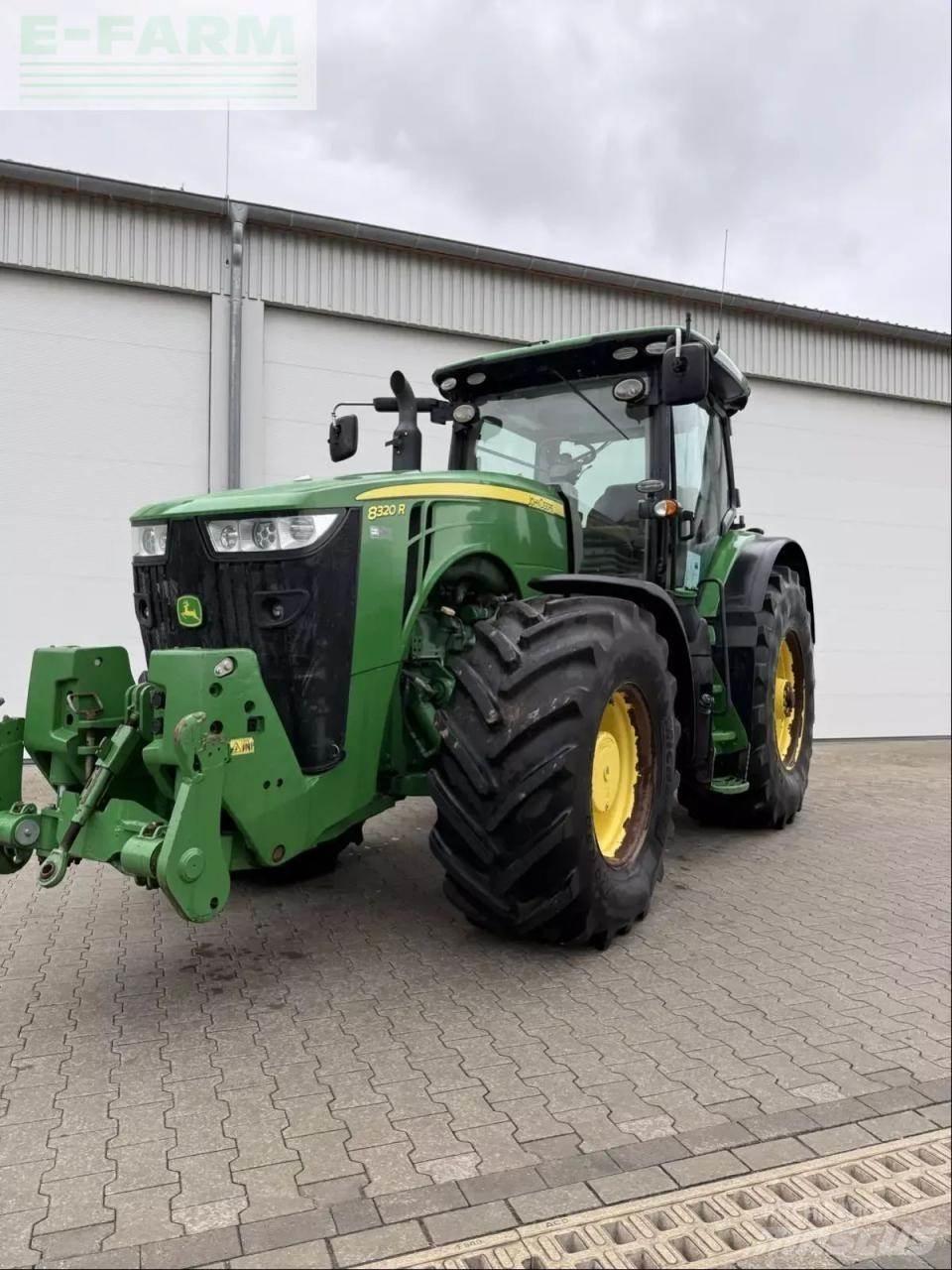 John Deere 8320 r トラクター