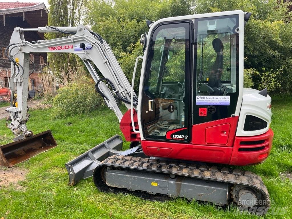 Takeuchi TB250-2 ミニ油圧ショベル 7t以下（ミニユンボ・ミニディガー）