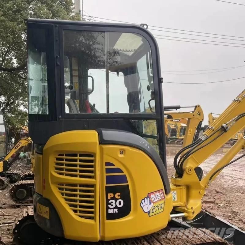 Komatsu PC 30 ミニ油圧ショベル 7t以下（ミニユンボ・ミニディガー）