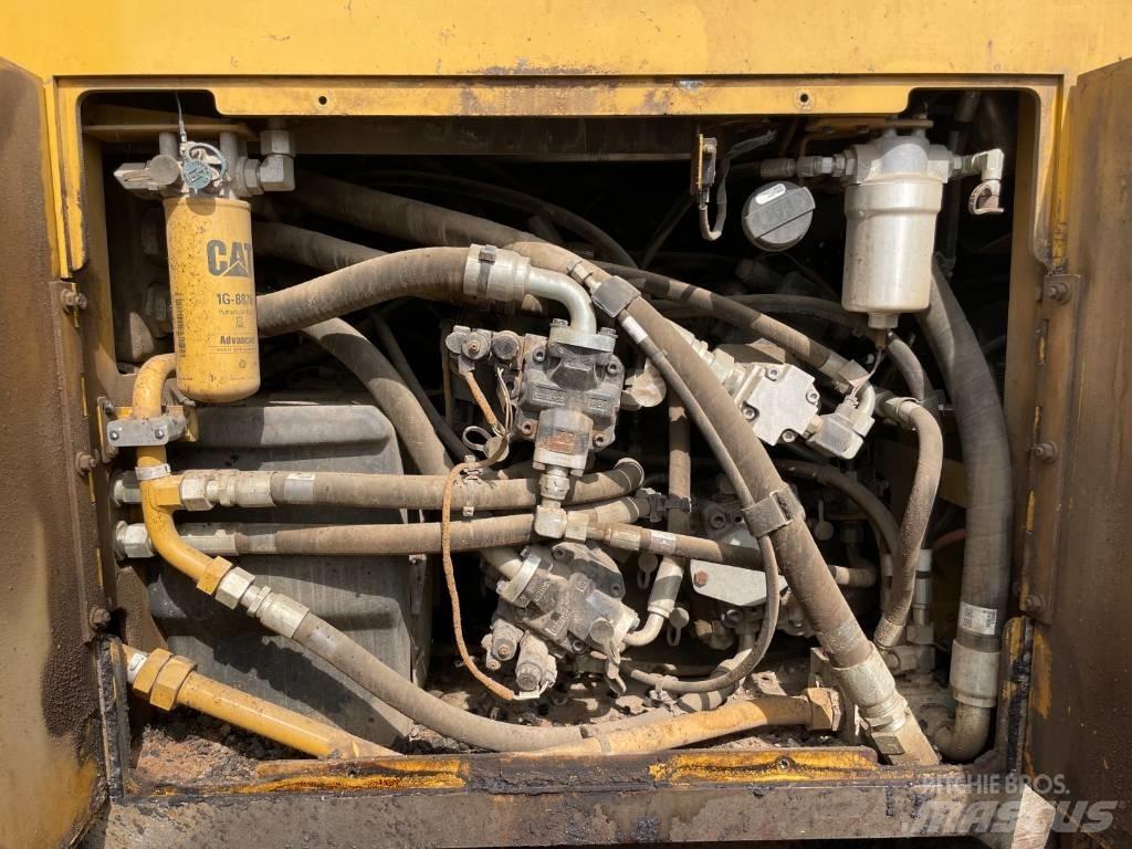 CAT AP555F アスファルトフィニッシャ
