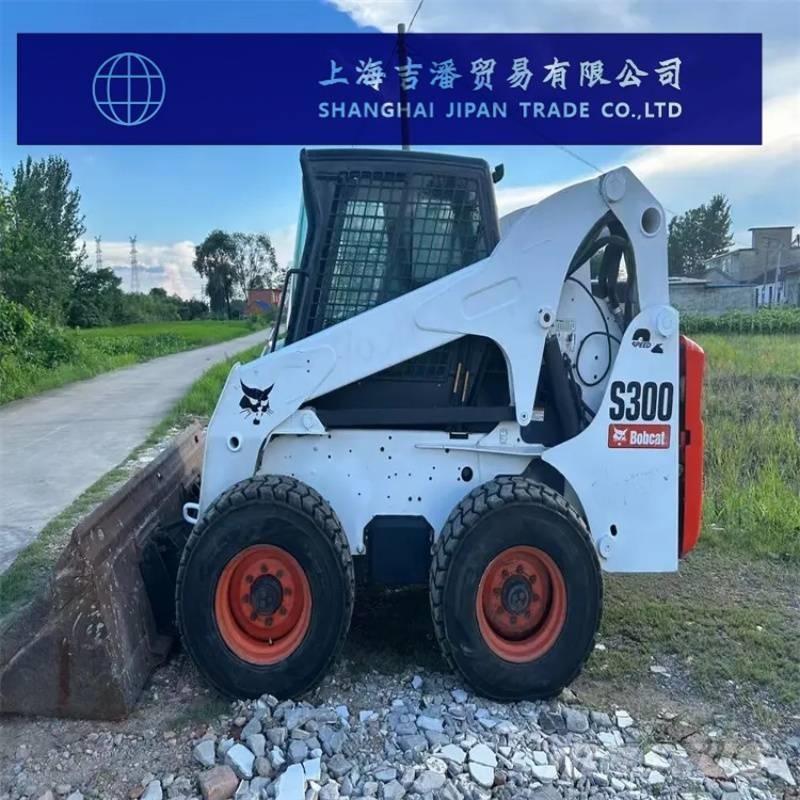 Bobcat S 300 スキッドステアローダー
