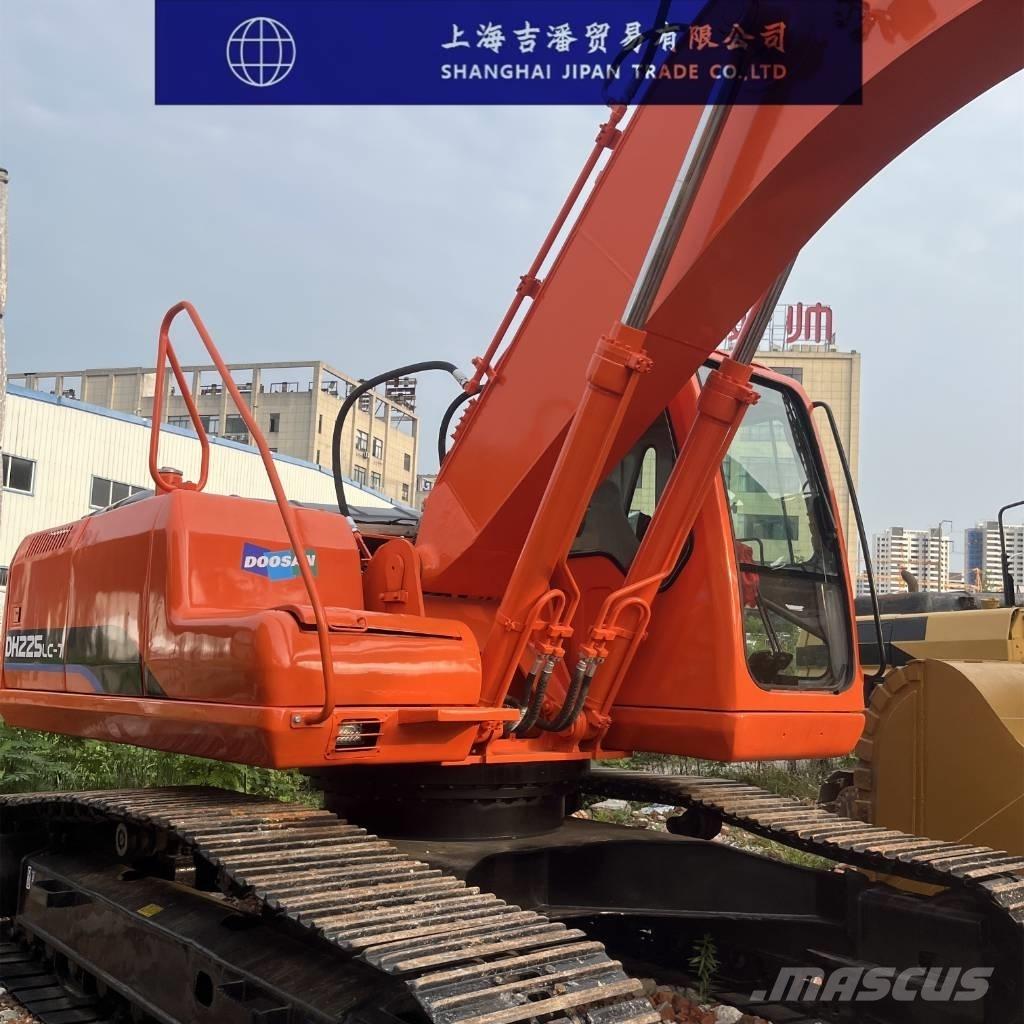 Doosan DH 225 大型油圧ショベル12t以上（パワーショベル・ユンボ）