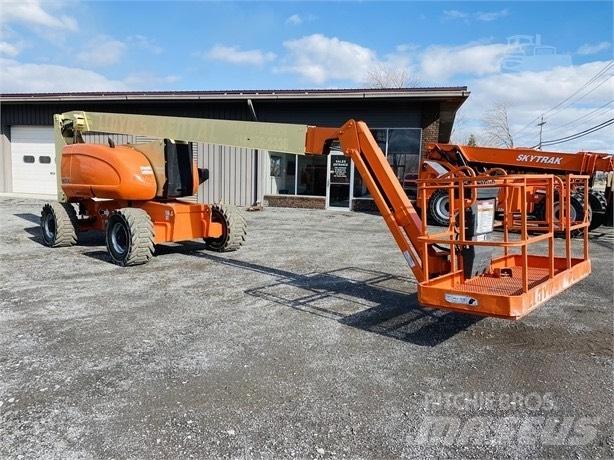 JLG 800 AJ ブームリフト　屈伸型