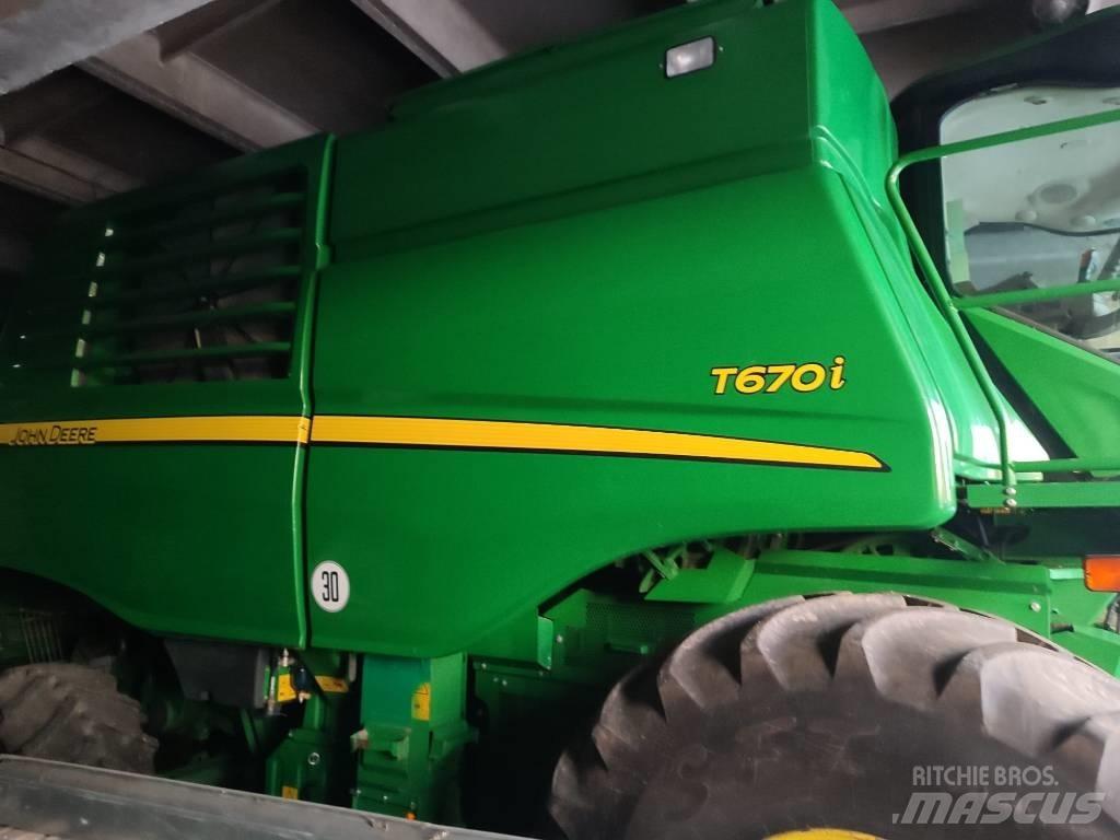 John Deere T 670 i コンバイン
