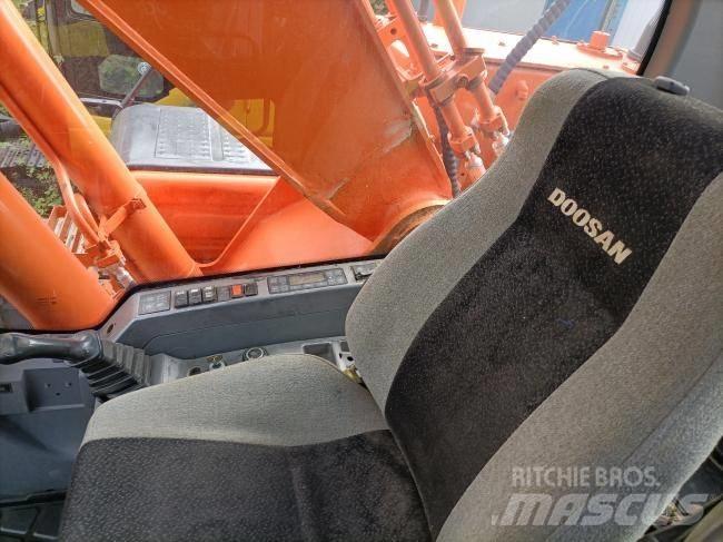 Doosan DX 300 大型油圧ショベル12t以上（パワーショベル・ユンボ）