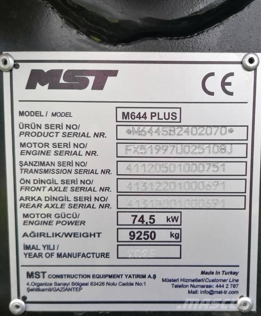 MST M644PLUS バックホーローダー