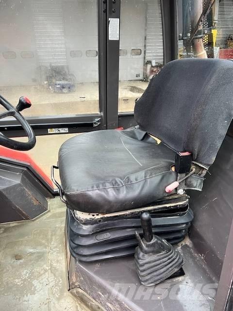 Manitou M 30.2 ラフターテレントラック