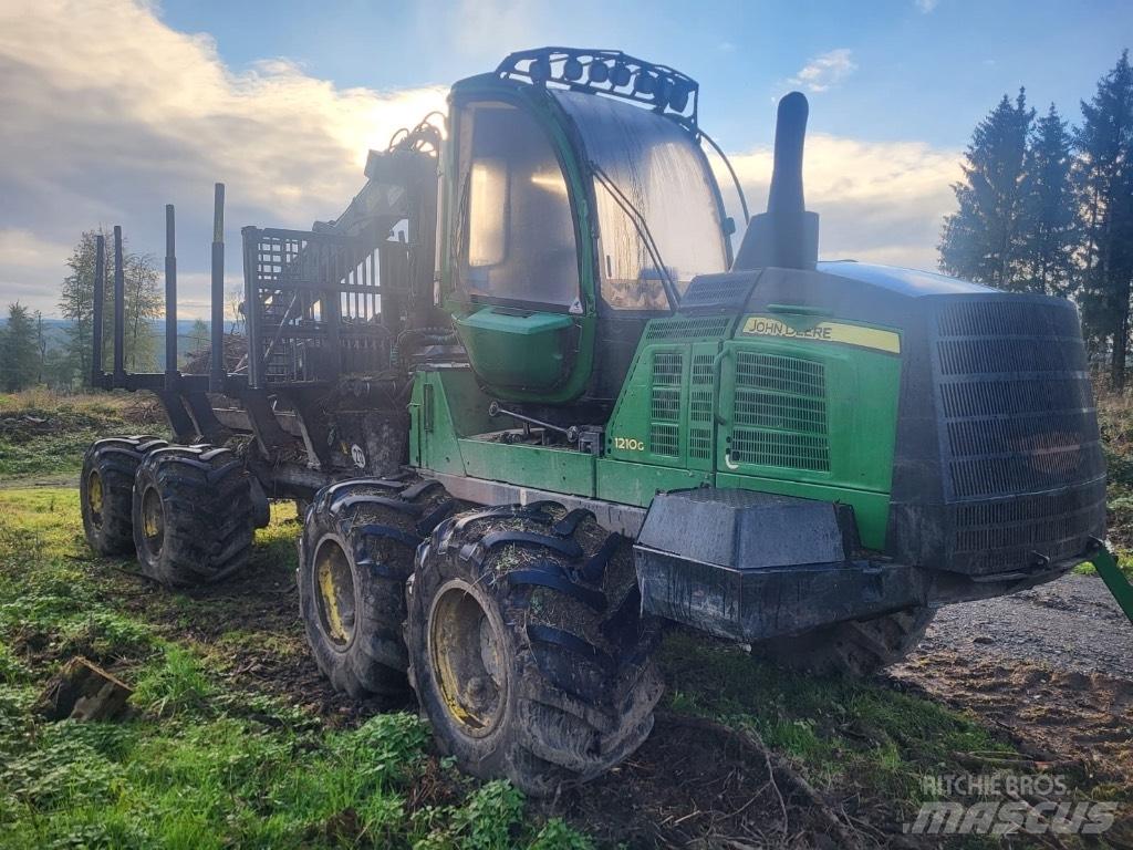 John Deere 1210 G フォワーダー