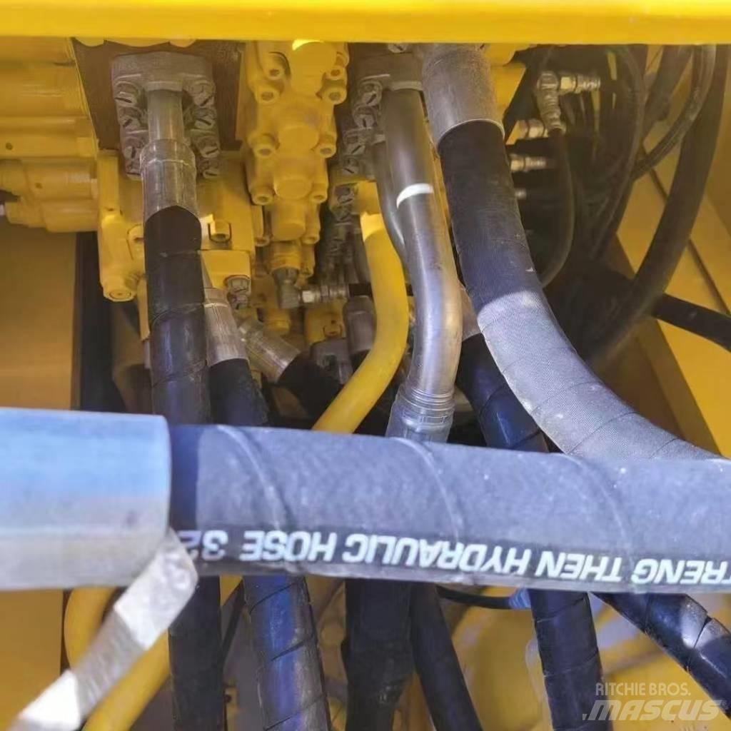 Komatsu 240LC-8 大型油圧ショベル12t以上（パワーショベル・ユンボ）