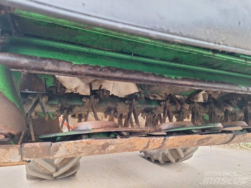 John Deere 131 モアーコンディショナー