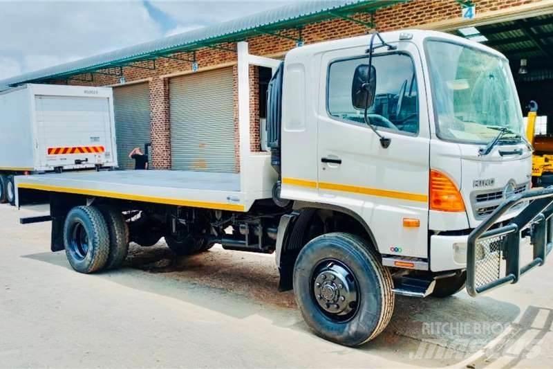 Hino 500 1322 4x4 その他トラック
