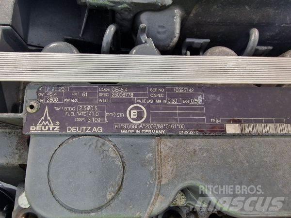 Deutz F4L2011 エンジン